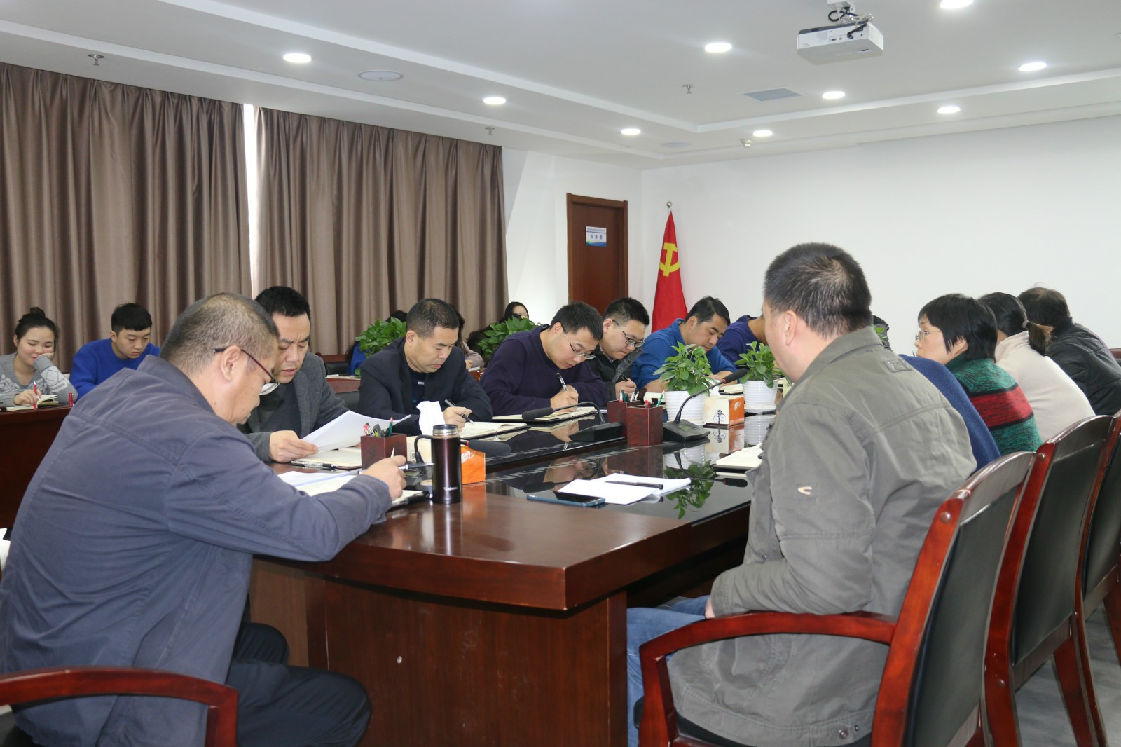 水环境公司召开全体干部职工大会 传达学习集团公司党委（扩大）会议精神