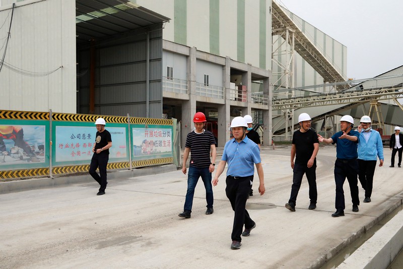 熊良虎在重庆市中科大业集团考察时强调：坚持生态优先战略，念好生态经、走好扶贫路